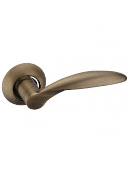 Дверная ручка ADDEN BAU SWELL A110 на круглой розетке Bronze бронза